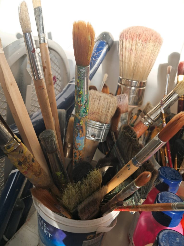 Pinsel für den Kunstworkshop Zeit